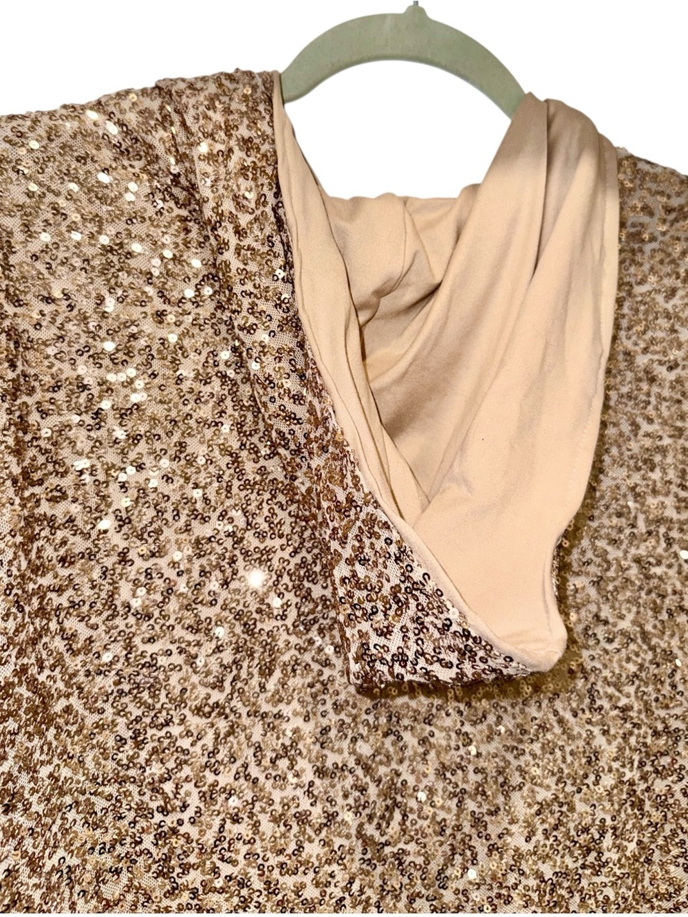 Blumin Apparel, Gold Sequin Bomber Jacket With Hood! SMALL. BRAND NEW W/ TAGS!🏷️ - Picture 3 of 9